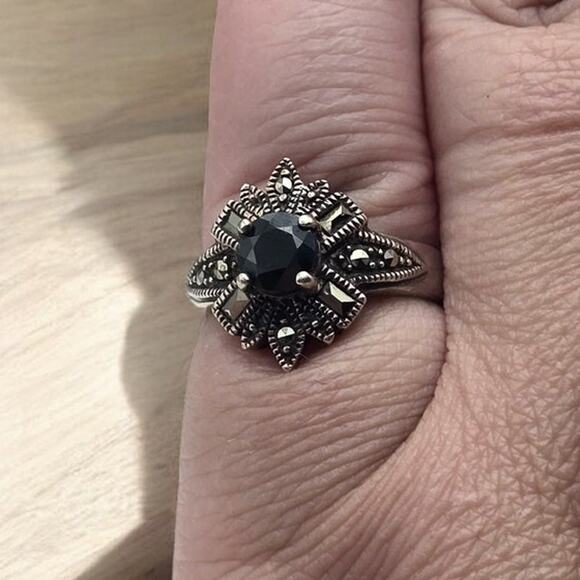 Onyx and Marcasite Vintage Sterling Silver 925 Ring Size 8 - Picture 2 of 7